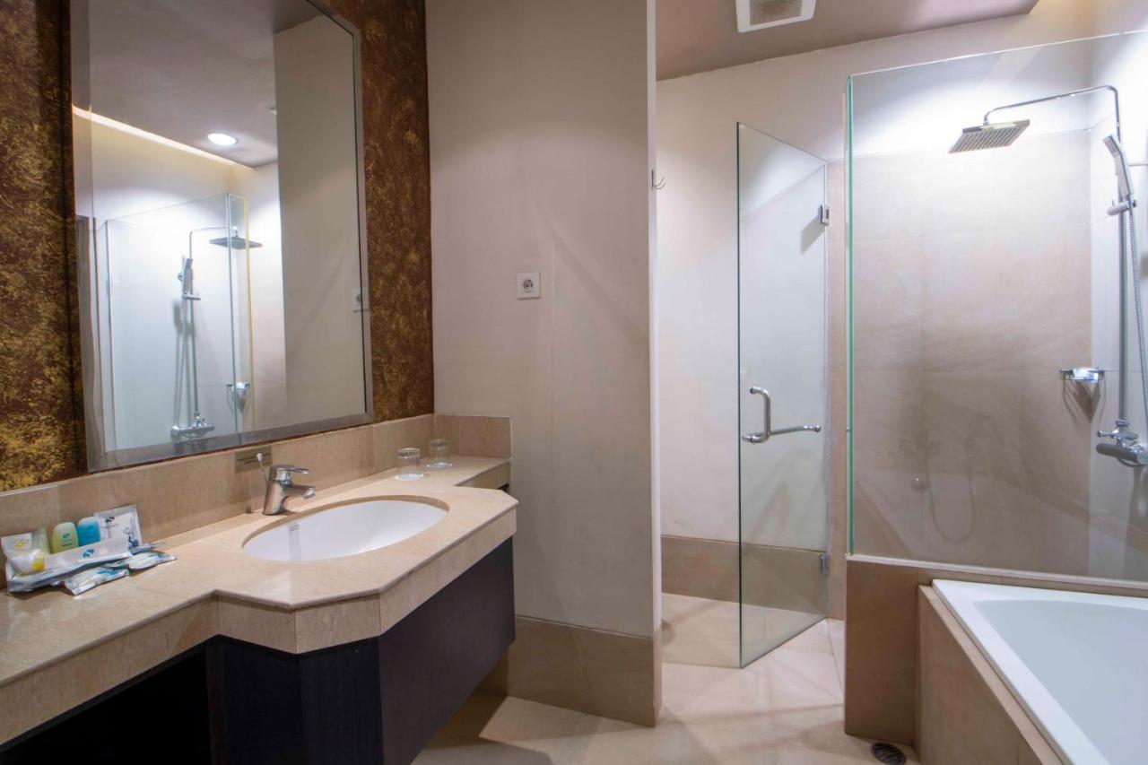Solaris Hotel Маланг Екстериор снимка