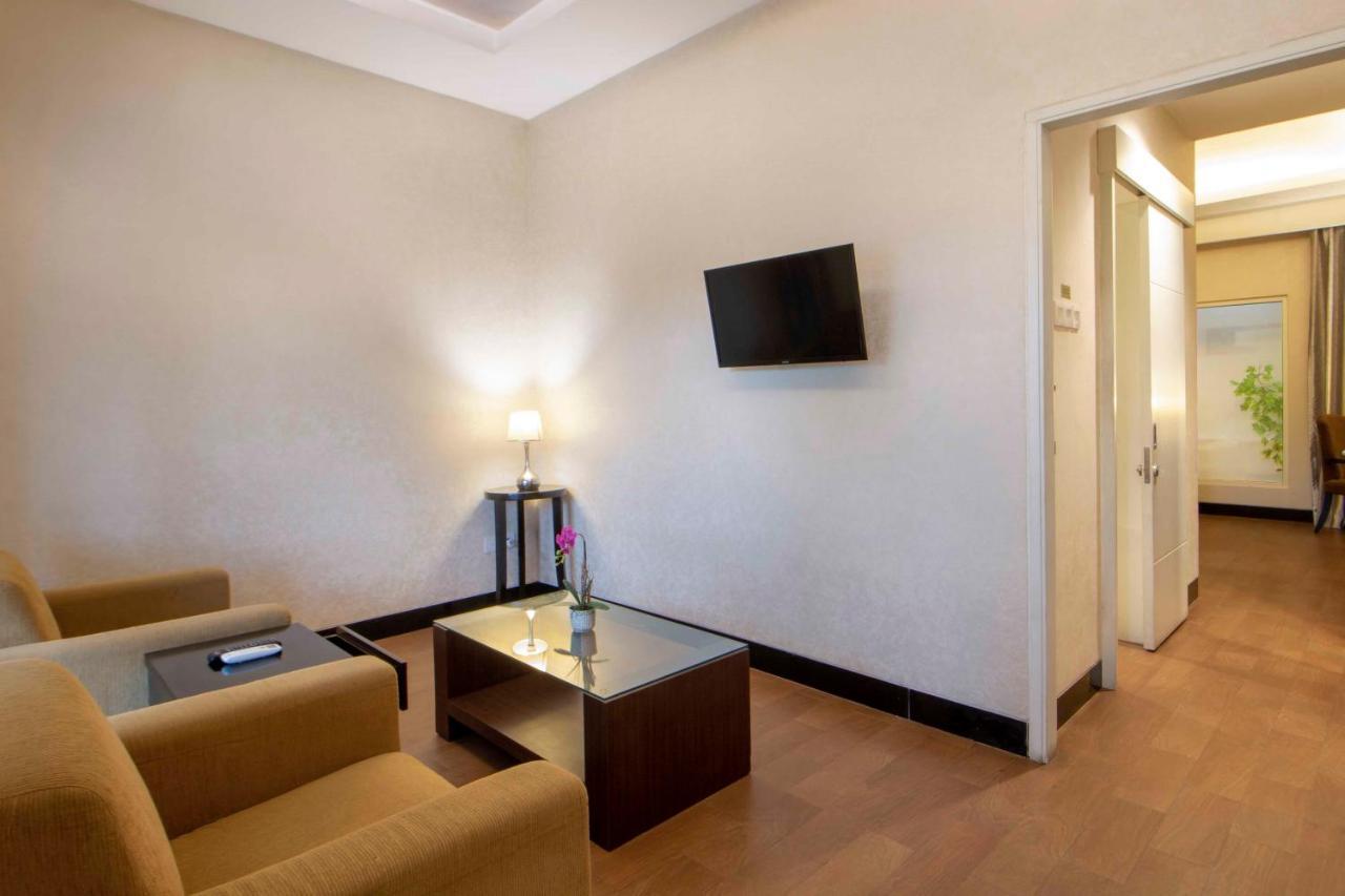 Solaris Hotel Маланг Екстериор снимка