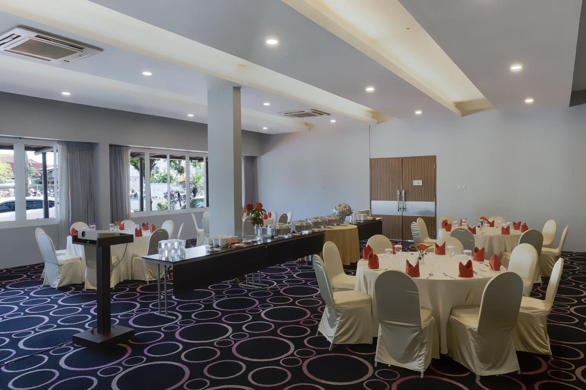 Solaris Hotel Маланг Екстериор снимка