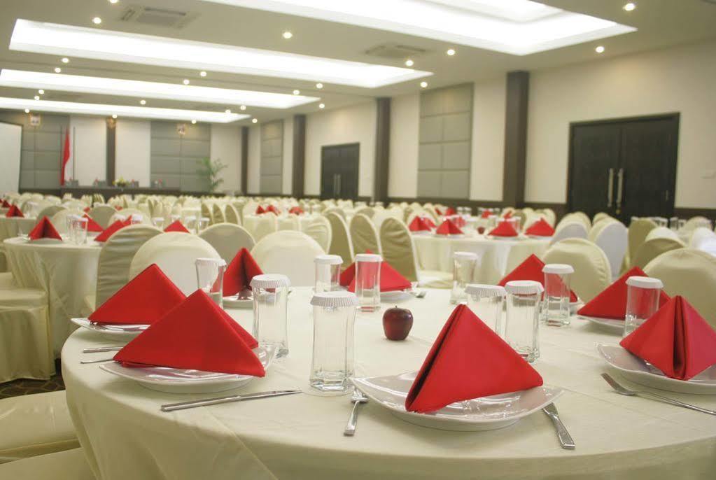 Solaris Hotel Маланг Екстериор снимка