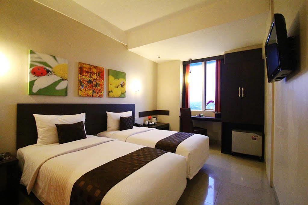 Solaris Hotel Маланг Екстериор снимка